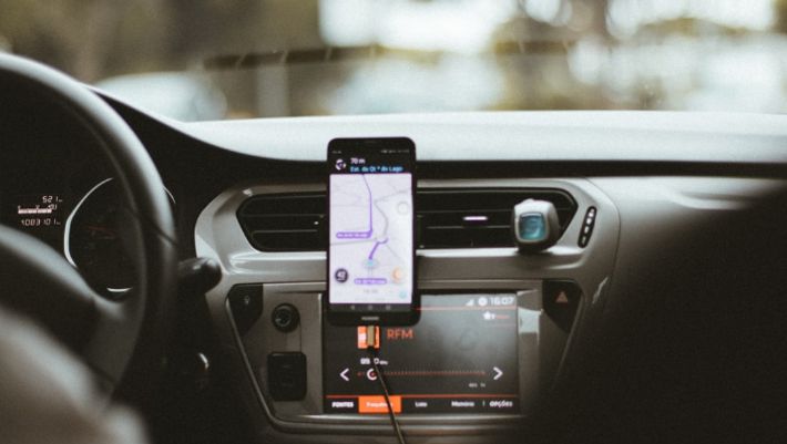 smartphone mount inside car