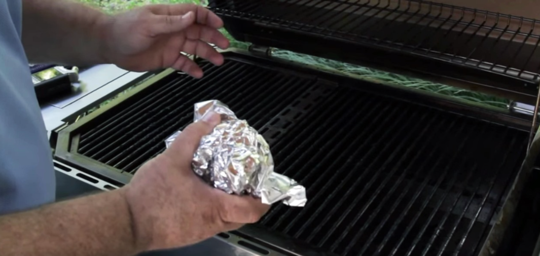 Aluminium_foil_cleaning_grill